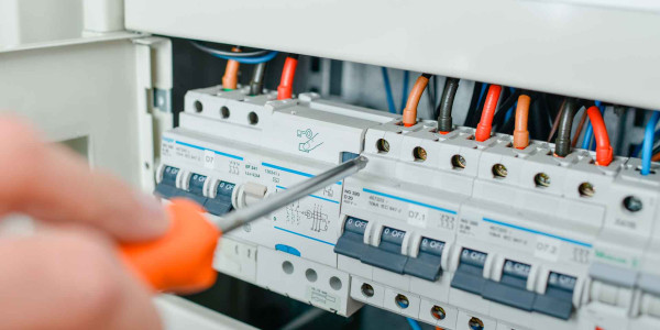 Electricistas Industriales · Instaladores Alta / Baja Tensión en Terres de l'Ebre · Integración de sistemas de control SCADA para monitoreo remoto