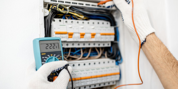 Electricistas Industriales · Instaladores Alta / Baja Tensión en Terres de l'Ebre · Diagnóstico y reparación de motores eléctricos y generadores