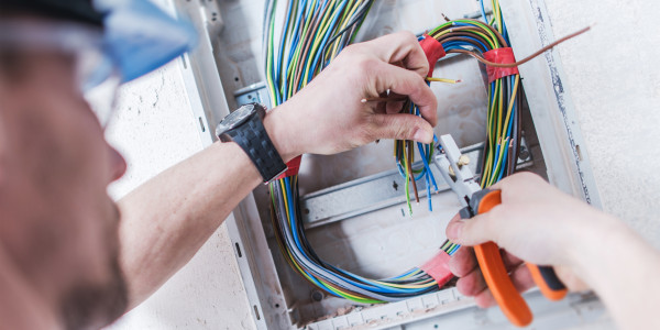 Electricistas Industriales · Instaladores Alta / Baja Tensión en Terres de l'Ebre · Reemplazo de cables, disyuntores, fusibles y contactores desgastados