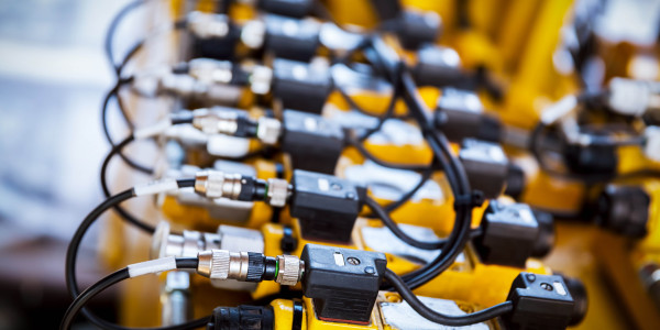 Electricistas Industriales · Instaladores Alta / Baja Tensión en Terres de l'Ebre · Instalación de tableros eléctricos, transformadores y generadores