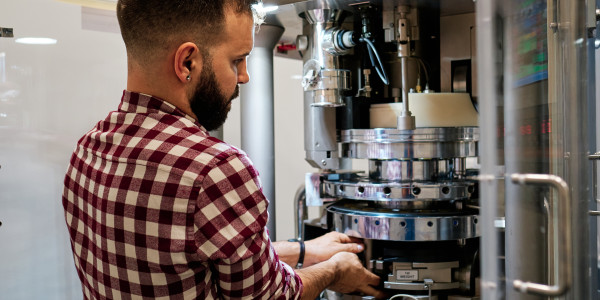 Mecánicos Industriales · Montadores de Estructuras / Maquinaria Gandesa · Fabricación y reparación de piezas mediante soldadura MIG, TIG y electrodo